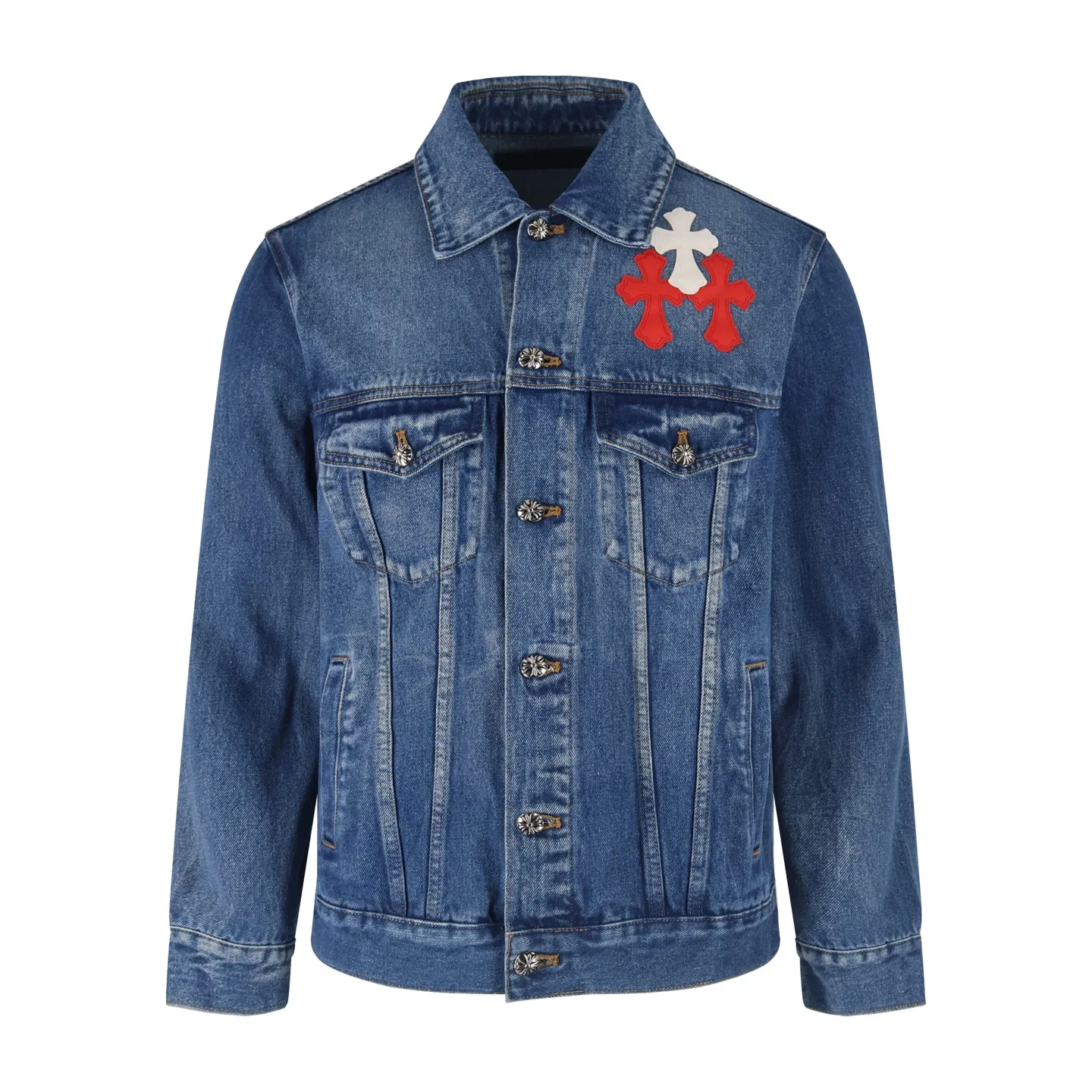 🅿️810 [Exclusive supply] CH Crow Heart Sleeve Cross-Flat Denim Jacket This denim jacket takes the brand's iconic cross element as its core, and stages a wonderful dialogue between hardcore aesthetics and street fashion on retro distressed denim fabric. Design details: the visual fantasy of Gothic symbols, the multi-dimensional expression of the cross totem: the red and white contrasting cross patches are staggered on the chest and back, making the brand more recognizable; the hollow cross pattern leather splicing on the sleeves combines the mystery of religious symbols with the punk-style deconstructed design. Every detail tells the dark aesthetics of Crowe's heart. Retro distressing with denim texture: Selected denim fabrics are treated with distressing techniques to show natural fading and texture, which not only retains the retro accent of denim items, but also adds a casual sense to the overall look. The ingenuity of hardware and tailoring: the metal buttons and hardware all have Croxin's iconic pattern, which shines with exquisite luster under the refraction of light; the neat tailoring of the classic denim jacket is suitable for a variety of wearing scenarios, and can create a strong personal style whether it is layered or worn alone. Croxin's denim jacket is not only a piece of clothing, but also a style badge that highlights unique aesthetics and rebellious attitude. For those who pursue individuality, they can leave their own hardcore mark in the fashion field. Size:S-M-L-XL